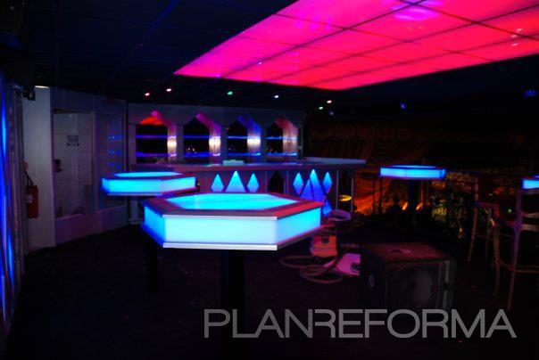 Bar Estilo moderno Color azul cielo, rosa  diseñado por Sandro Faticone | Arquitecto 