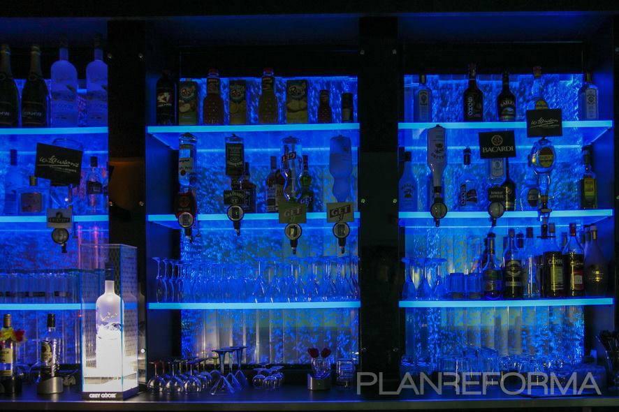 Bar Estilo moderno Color azul cielo, azul oscuro  diseñado por Sandro Faticone | Arquitecto 