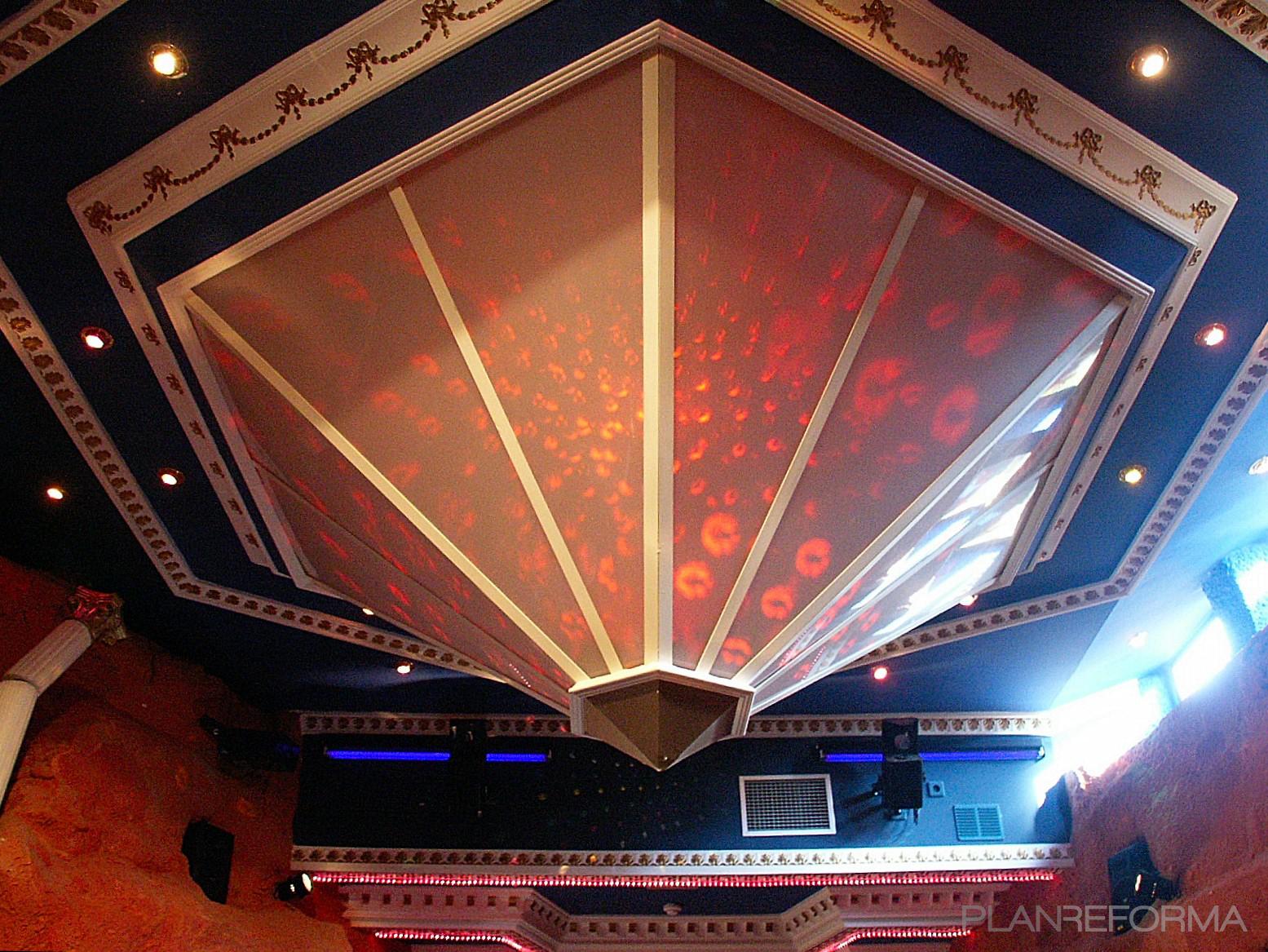 Bar, Hotel Estilo clasico Color rojo  diseñado por Sandro Faticone | Arquitecto 