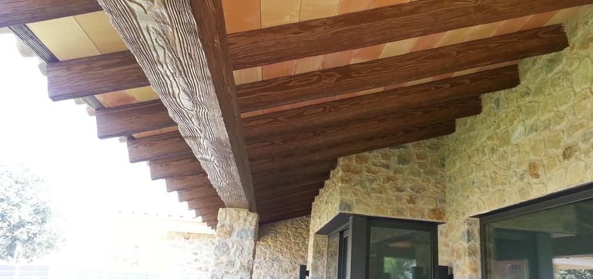 Porche, Exterior, Jardin Estilo rustico Color ocre, marron  diseñado por construccions i reformes caryor sl | Gremio | Copyright Caryor sl