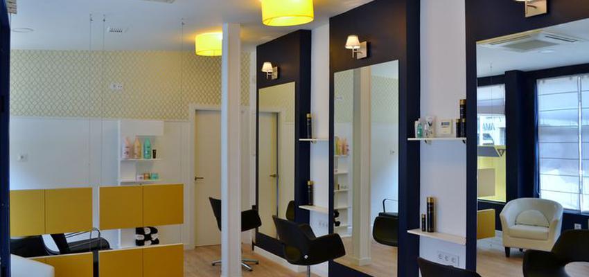 Tocador, Tienda, Salón de belleza style vintage color amarillo, marron, blanco, negro  diseñado por MIMESIS INTERIORISMO SL | Arquitecto Técnico | Copyright Mimesis Interiorismo