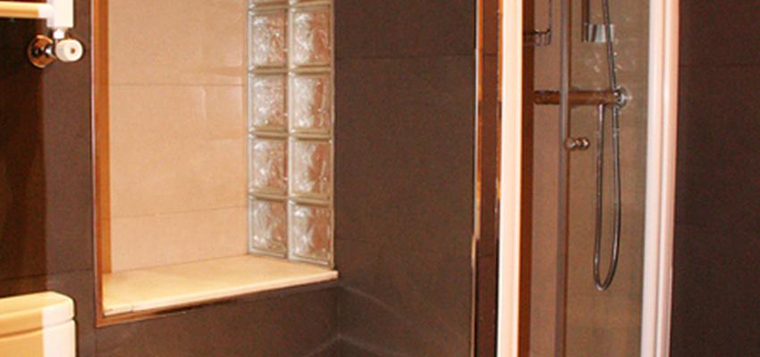 Baño, Tocador style rustico color beige, marron, marron  diseñado por JESUS ARRANZ SANTAMARIA | Arquitecto 