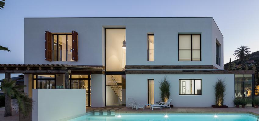 Piscina, Exterior, Jardin Estilo contemporaneo Color marron, blanco  diseñado por 08023 Architects | Arquitecto 