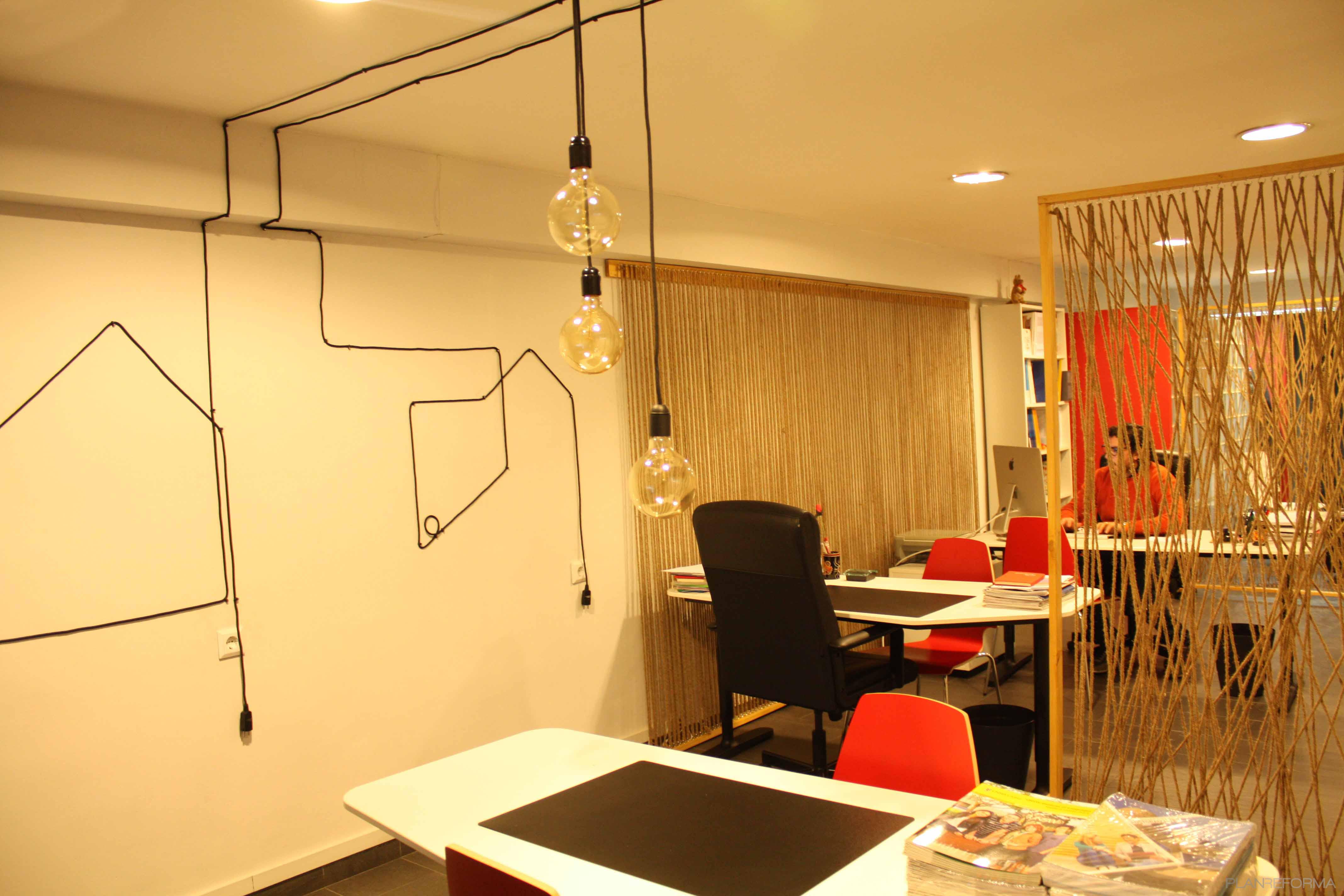 Oficina Estilo contemporaneo Color rojo, marron, beige, blanco, negro  diseñado por ii | Interiorista | Copyright icinteriorisme