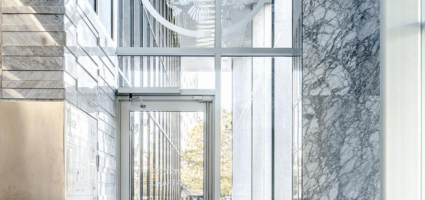 Vestibulo Estilo moderno Color blanco, gris, gris  diseñado por DCM | Arquitecto | Copyright Edgar de la Cova