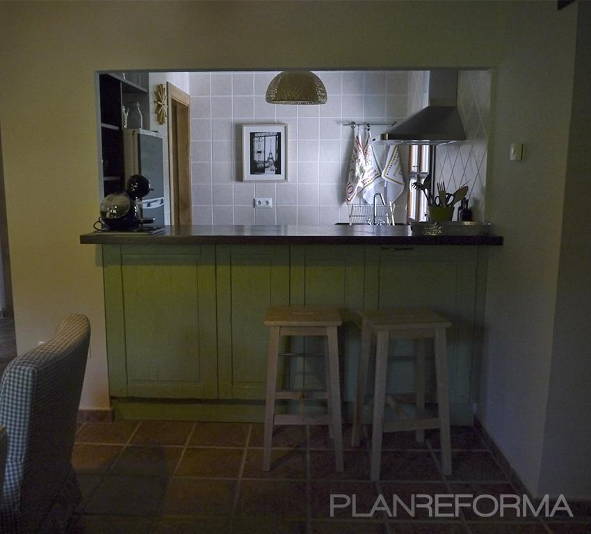 Cocina style rustico color amarillo, verde, marron  diseñado por Dos en la Maceta. | Arquitecto 