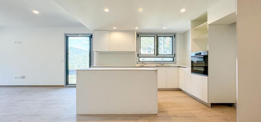 Cocina Estilo clasico Color naranja, blanco  diseñado por Nazarí Reformas Granada | Reformista, constructor 