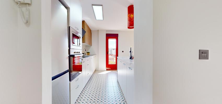 Cocina Estilo moderno Color rojo  diseñado por AGR GROUP | Reformista, constructor 