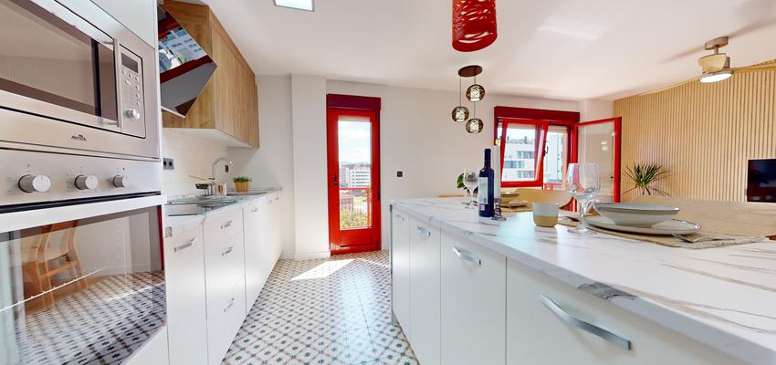 Cocina Estilo moderno Color rojo, blanco, gris  diseñado por AGR GROUP | Reformista, constructor 