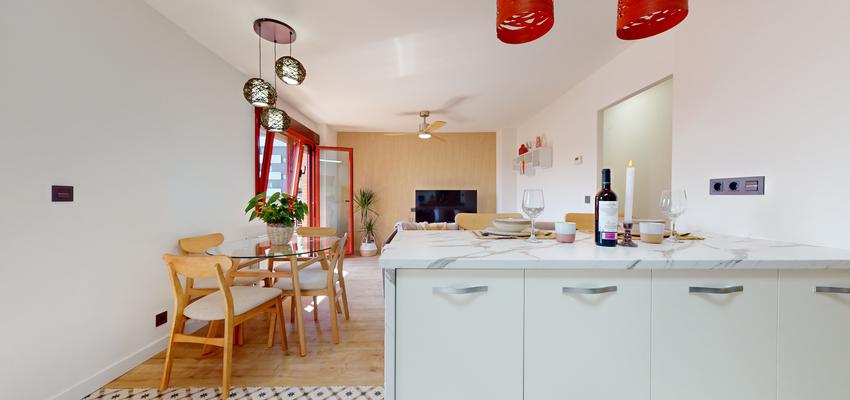 Cocina Estilo moderno Color rojo, blanco, gris  diseñado por AGR GROUP | Reformista, constructor 