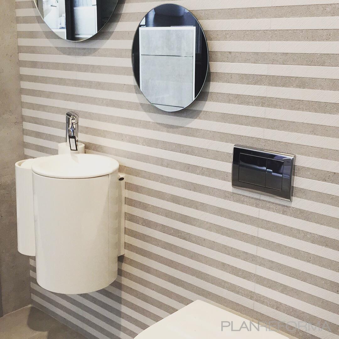 Baño style moderno color beige, marron, blanco  diseñado por Marta Aparicio Tovar | Gremio | Copyright el propietario es Gallery Ceramic Porcelanosa, la fotografía es mia, es un ambiente de mi lugar de trabajo