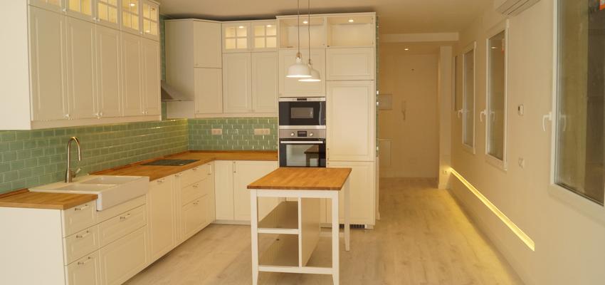 Vestibulo, Pasillo, Cocina Estilo contemporaneo Color verde, plateado, bronce  diseñado por AIMA Estudio - Ana L. Padilla | Arquitecto | Copyright AIMA Estudio