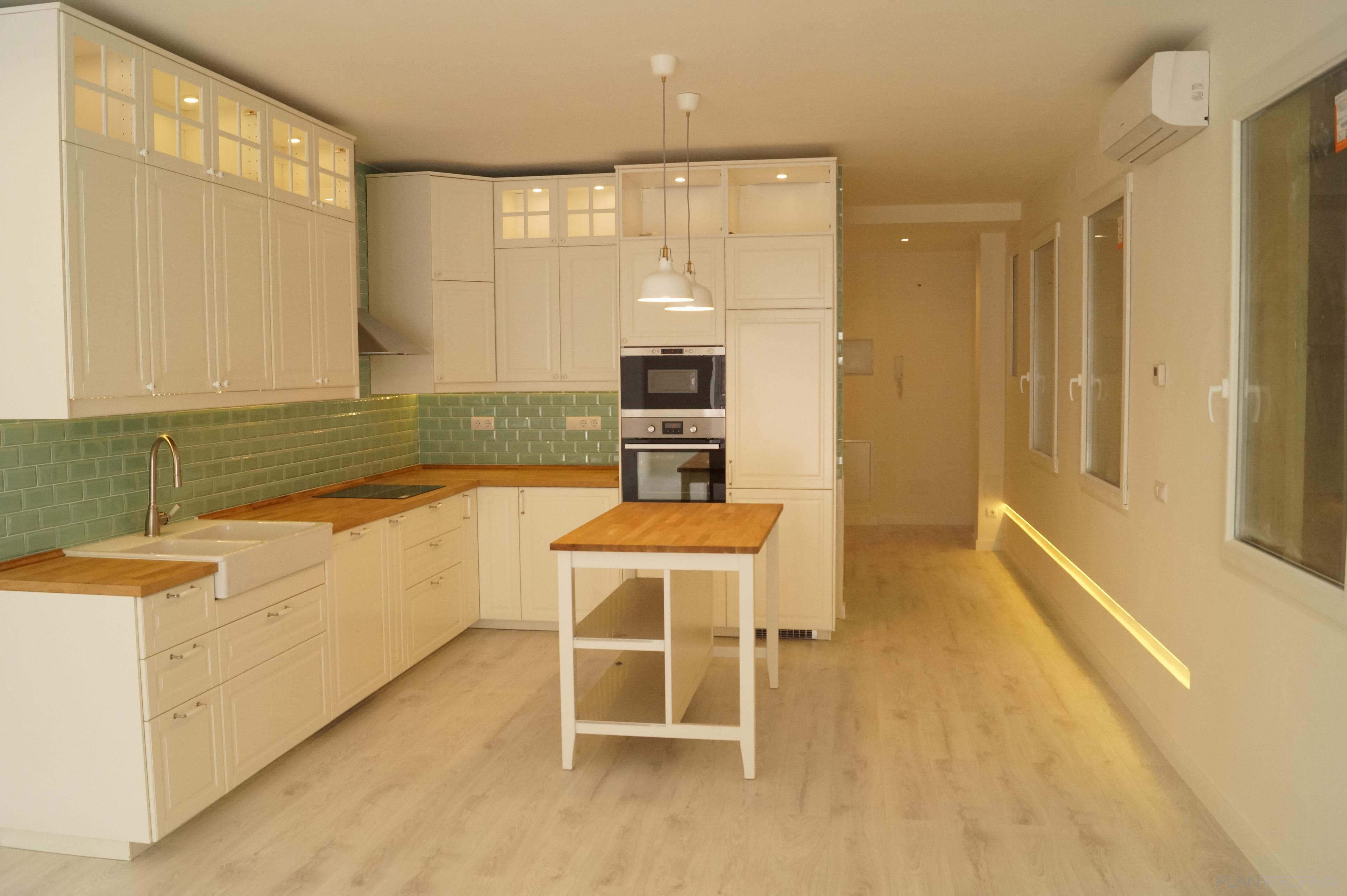 Vestibulo, Pasillo, Cocina Estilo contemporaneo Color verde, plateado, bronce  diseñado por AIMA Estudio - Ana L. Padilla | Arquitecto | Copyright AIMA Estudio