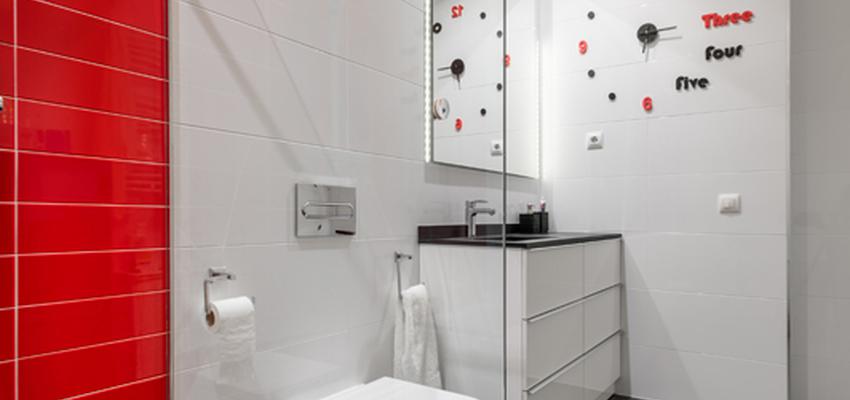 Baño Estilo moderno Color rojo, blanco, gris  diseñado por AIMA Estudio - Ana L. Padilla | Arquitecto | Copyright Aima Estudio