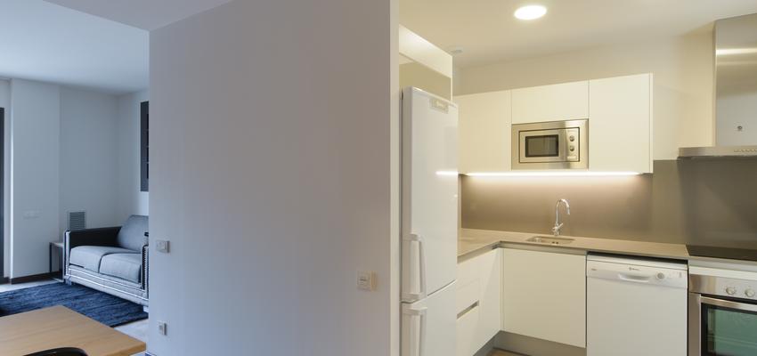 Comedor, Cocina style contemporaneo color ocre, beige, marron, blanco, gris, negro  diseñado por Oriol Giol | Arquitecto 