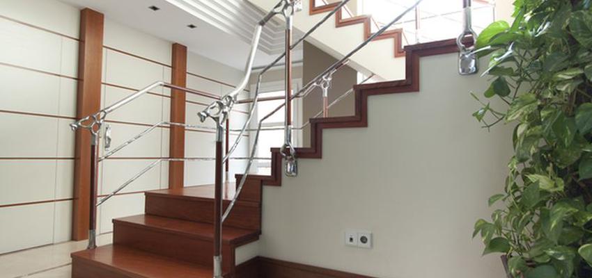 Escalera style contemporaneo color beige, marron, blanco, plateado  diseñado por Mudeyba | Gremio 