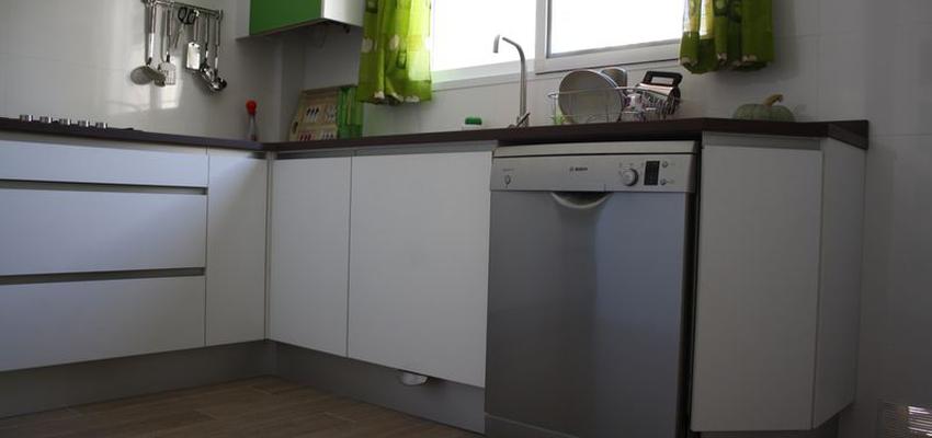 Cocina style contemporaneo color verde, marron, beige, blanco  diseñado por Mudeyba | Gremio 