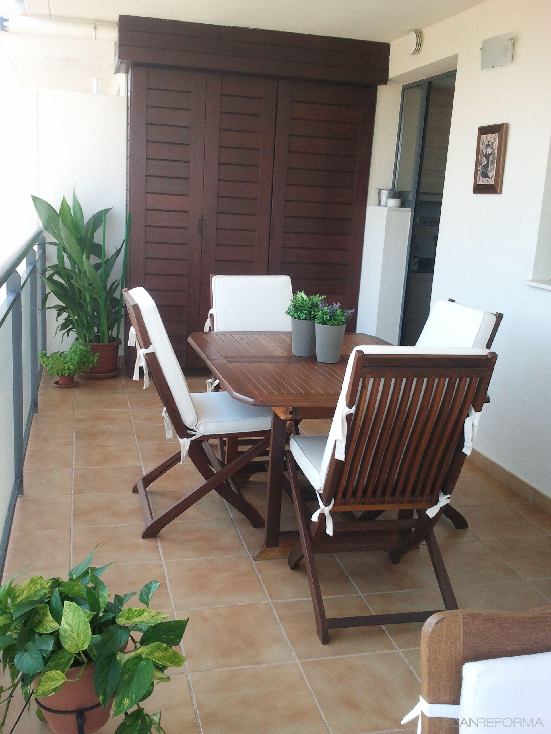 Terraza, Balcon, Exterior style contemporaneo color marron, beige, blanco  diseñado por Mudeyba | Gremio 