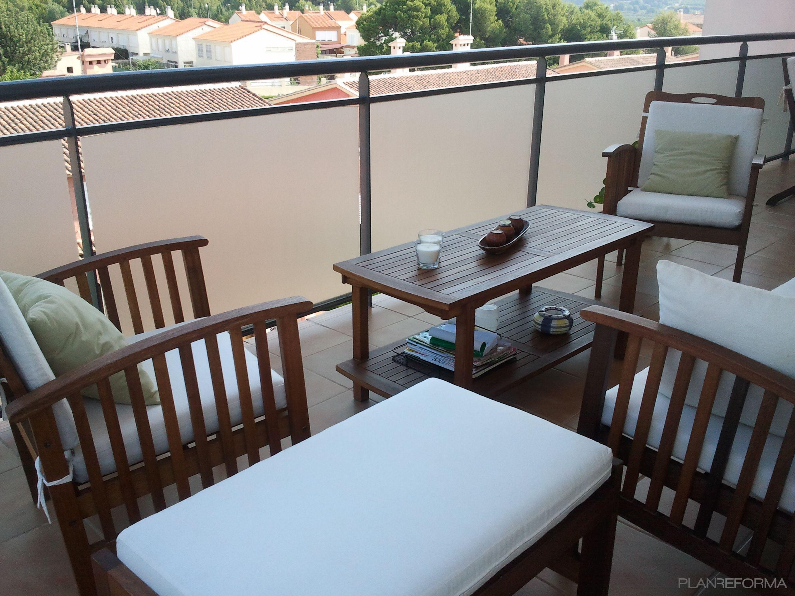 Terraza, Balcon, Exterior style contemporaneo color marron, marron, blanco, plateado  diseñado por Mudeyba | Gremio 