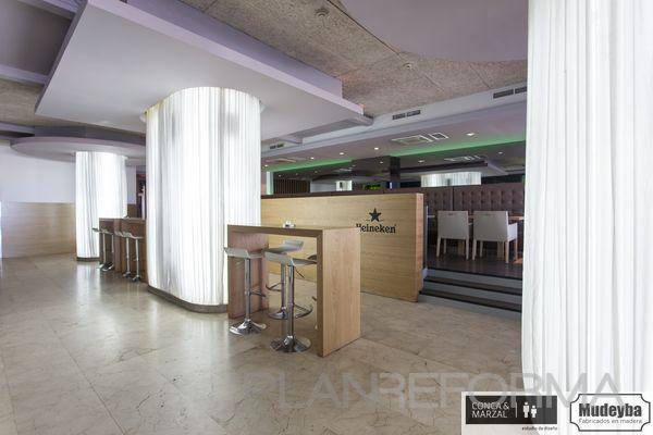 Restaurante style moderno color marron  diseñado por Mudeyba | Gremio | Copyright Conca y Marzal