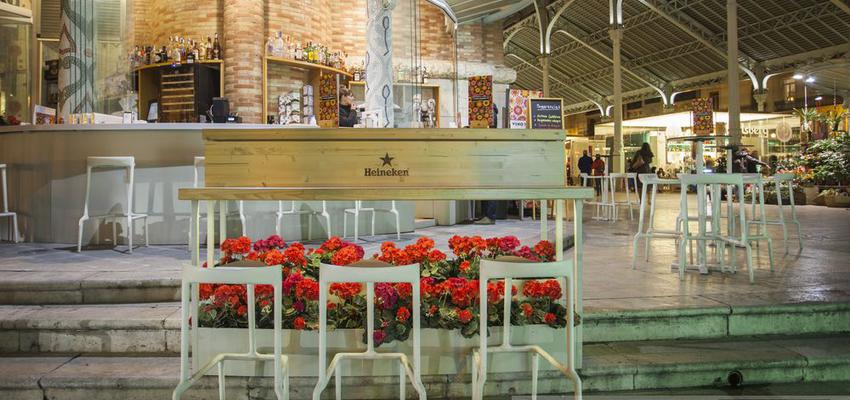 Restaurante, Cafeteria style rustico color rojo, marron, marron, blanco, gris  diseñado por Mudeyba | Gremio | Copyright Conca y Marzal