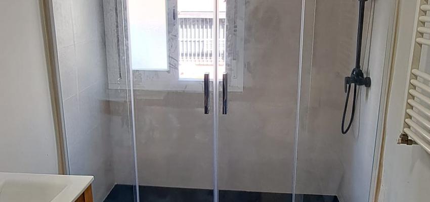 Baño Estilo clasico Color rosa salmon  diseñado por Jose | Reformista, constructor 