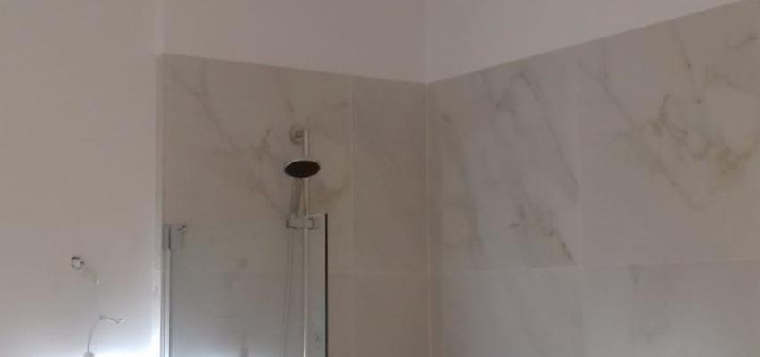 Baño Estilo moderno Color blanco, gris, bronce  diseñado por AJ reforma | Gremio | Copyright Adrián Borrell