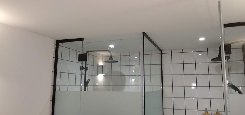 Baño Estilo clasico Color blanco, negro  diseñado por AJ reforma | Gremio | Copyright Adrián Borrell