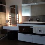 Baño, Tocador style moderno color beige, negro, plateado