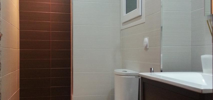 Baño style contemporaneo color marron, blanco  diseñado por VIBARTEC OFICINA TÉCNICA, S.L.P. | Arquitecto Técnico 