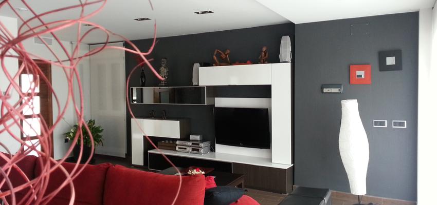 Salon style moderno color rojo, blanco, negro  diseñado por VIBARTEC OFICINA TÉCNICA, S.L.P. | Arquitecto Técnico 