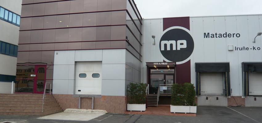 Escalera, Exterior style contemporaneo color marron, beige, blanco  diseñado por MUGUETA Y GUTIERREZ S.P. | Arquitecto 