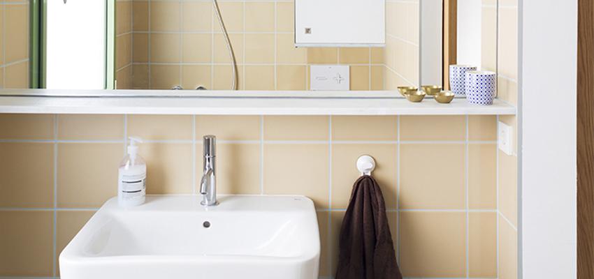 Baño Estilo moderno Color amarillo  diseñado por REMAKE | Arquitecto | Copyright Antonio Valverde