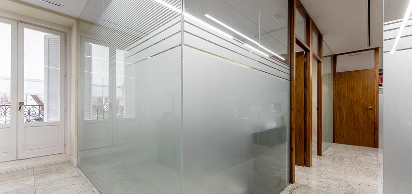 Oficina Estilo tradicional Color marron  diseñado por DCORE | Gremio | Copyright LAURA DCORE