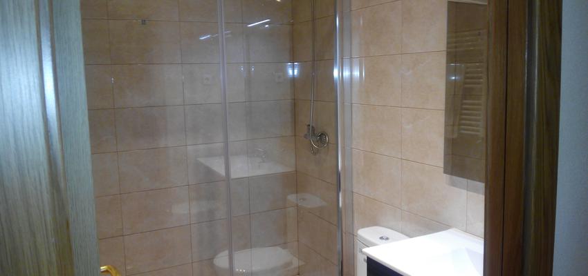 Baño Estilo moderno Color plateado  diseñado por AFG Construcciones | Arquitecto | Copyright AFG CONSTRUCCCIONES