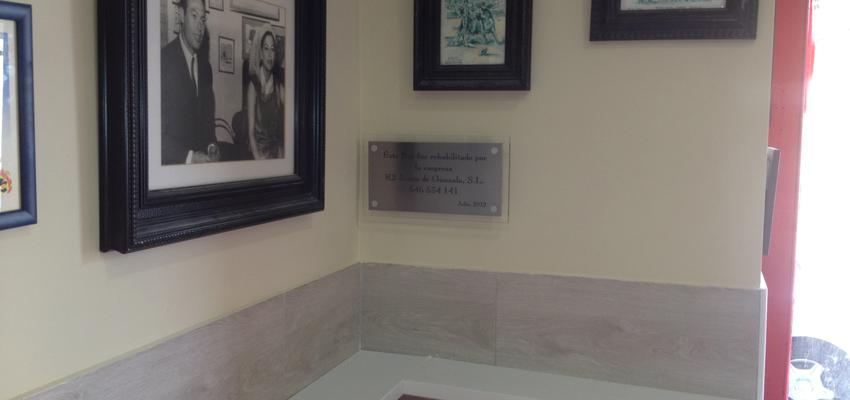 Bar Estilo eclectico Color azul oscuro  diseñado por Javier de Gonzalo | Reformista, constructor | Copyright AMPLIACIÓN DEL BAR LOS CARACOLES D ELA CALLE TOLEDO DE MADRID. QUE DECIR, MUY ORGULLOSOS.