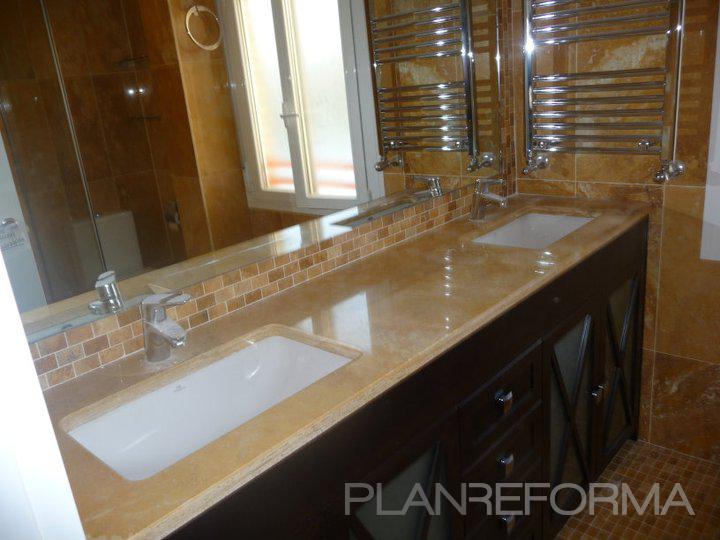 Baño Estilo moderno Color marron, marron, bronce  diseñado por Javier Reformas y Reparaciones S.L. | Gremio | Copyright Foto realizada por nosotros