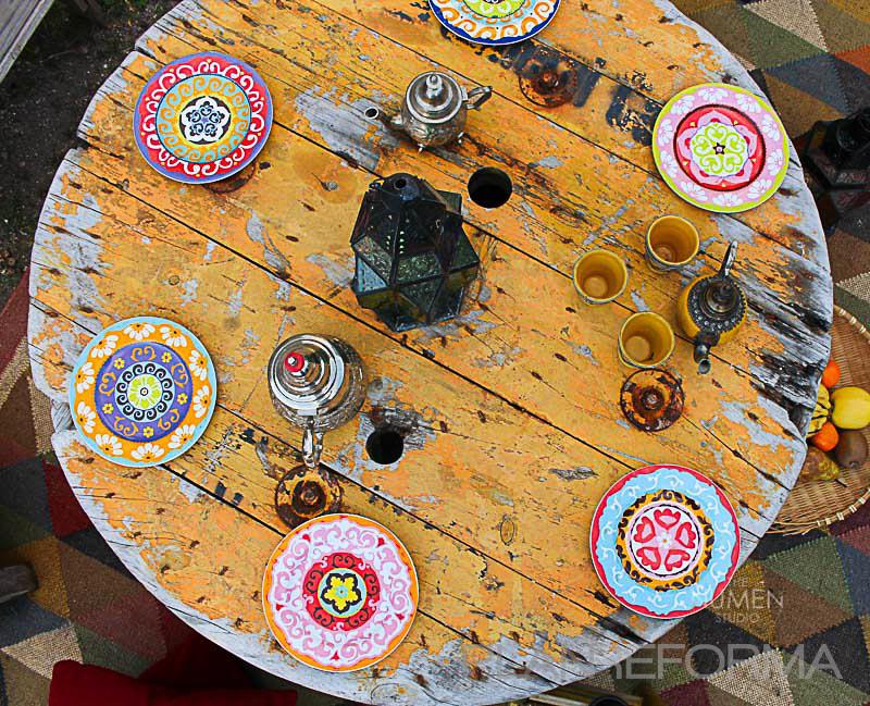 Jardin Estilo eclectico Color ocre, amarillo, verde, rosa, blanco  diseñado por The Numen Studio | Interiorista 