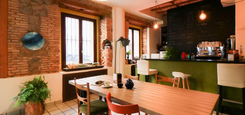 Cafeteria Estilo vintage Color verde, beige, bronce  diseñado por The Numen Studio | Interiorista | Copyright The Numen Studio