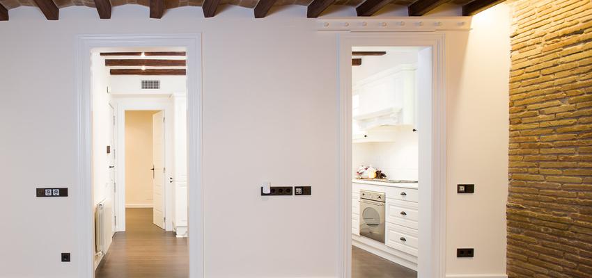 Salon Estilo contemporaneo Color beige, blanco  diseñado por MANHOGAR | Reformista, constructor | Copyright Imagen propiedad de Manhogar