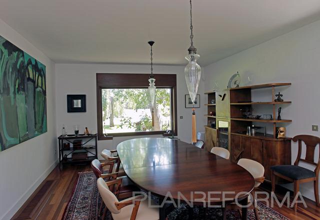 Comedor style vintage color beige, marron, blanco  diseñado por paco diaz rod | Arquitecto | Copyright Fotografía de Sofía Menéndez