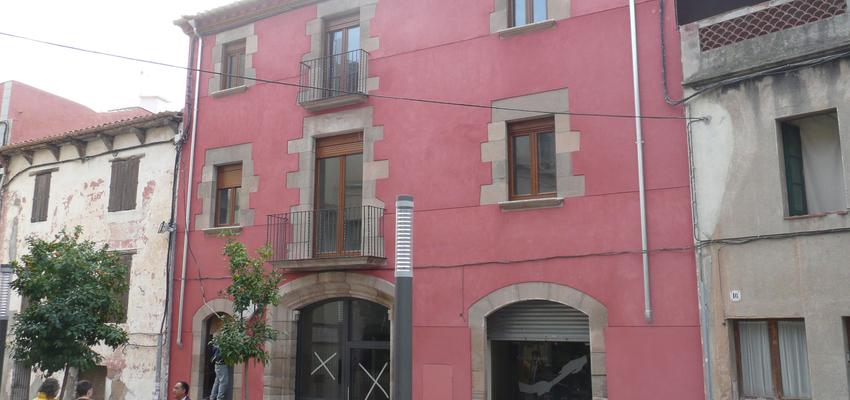 Balcon, Exterior Estilo clasico Color rojo, rosa, marron, marron  diseñado por Dosgeuvearquitectura s.l.p. | Arquitecto 