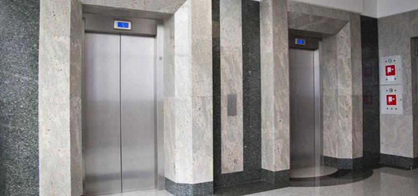 Recibidor, Vestibulo, Pasillo Estilo tradicional Color verde  diseñado por Graico Piedras y Porcelánicos | Arquitecto Técnico | Copyright Graico Piedras y Porcelánicos