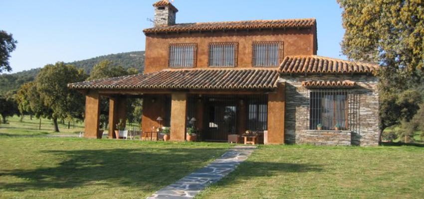 Porche, Exterior style rustico color marron, marron  diseñado por Jose Luis Medina Bores | Arquitecto | Copyright soy el propietario de la imagen.