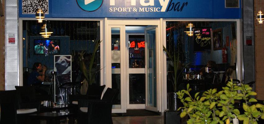 Recibidor, Bar style moderno color azul, blanco, negro  diseñado por Sandra | Arquitecto 