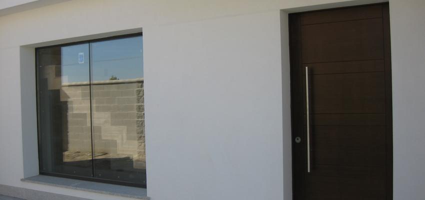 Exterior Estilo moderno Color blanco, gris, gris  diseñado por ANGEL PEREZ ALONSO | Arquitecto Técnico | Copyright ANGEL PEREZ ALONSO