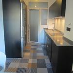 Cocina style vintage color azul oscuro, marron, beige, blanco, negro