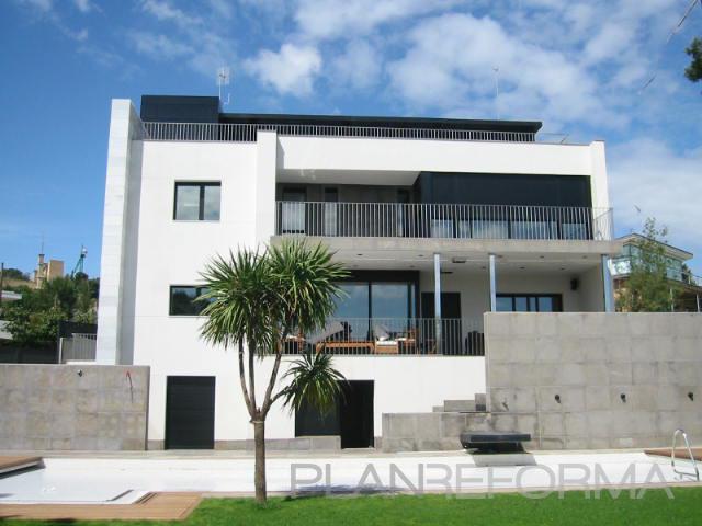 Exterior style moderno color blanco, gris, gris  diseñado por pep ramon | Arquitecto 