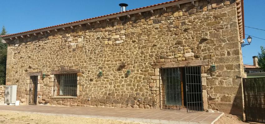 Exterior Estilo rustico Color marron, ocre, amarillo  diseñado por JORGE GONZÁLEZ CASTELLÓ | Arquitecto | Copyright SI