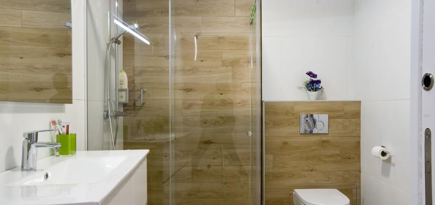 Baño, Tocador, SPA Estilo rustico Color marron, verde, blanco  diseñado por voilà | Arquitecto 